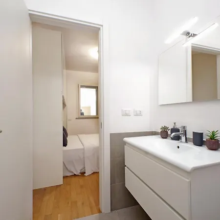Maurizios Flat By Domusdimore Apartment