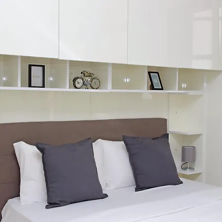Maurizios Flat *