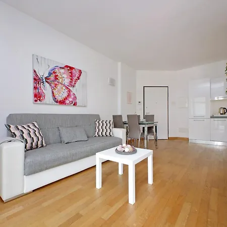 Maurizio's Flat By Domus&dimore