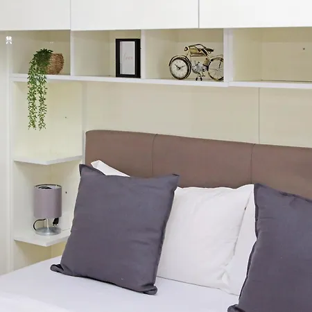 Maurizios Flat By Domusdimore Апартаменты