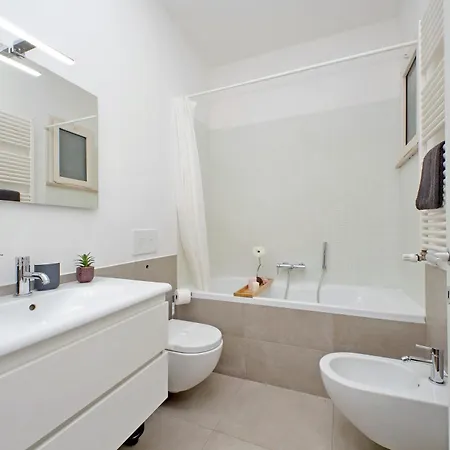 Maurizios Flat By Domusdimore *