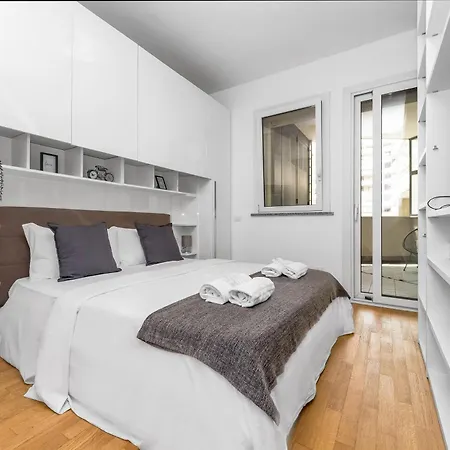 Maurizios Flat By Domusdimore Апартаменты *