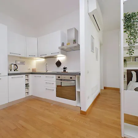 Maurizios Flat By Domusdimore * Rom