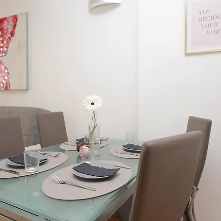 Maurizios Flat By Domusdimore דירה *