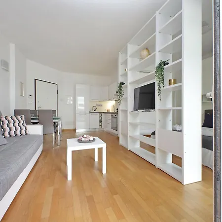 Maurizios Flat By Domusdimore Rom